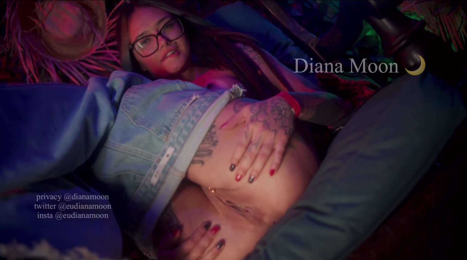 Diana Moon showing her charms with a sensual video, revealing her intimate beauty and the provocative rose