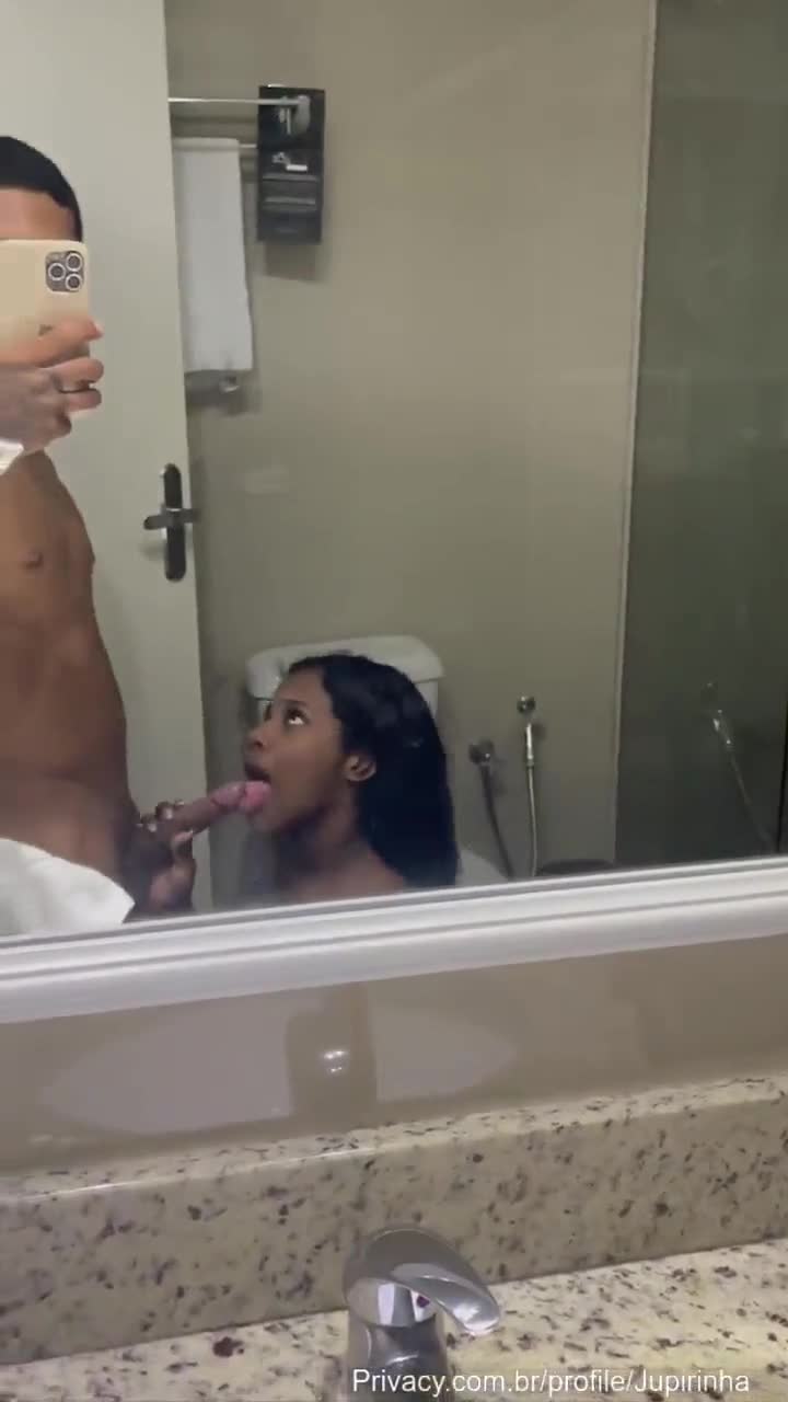 Young jupirinha having fun with a blowjob in front of the mirror