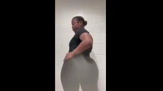 Preview of Negona escaped on the internet showing the big ass of fallen pants