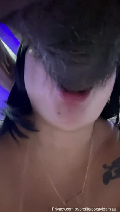 Raquel Araújo having fun with a blowjob in Negão's penis