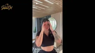 Preview of Influenciadora cheia de charme mostrando suas coisinhas na live