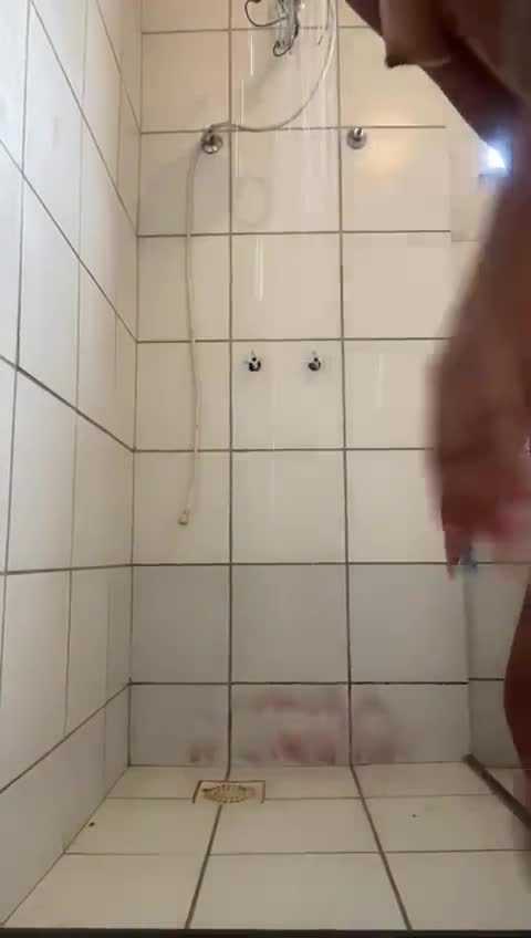 Novinha danadinha teve seu vídeo nu vazado enquanto tomava banho