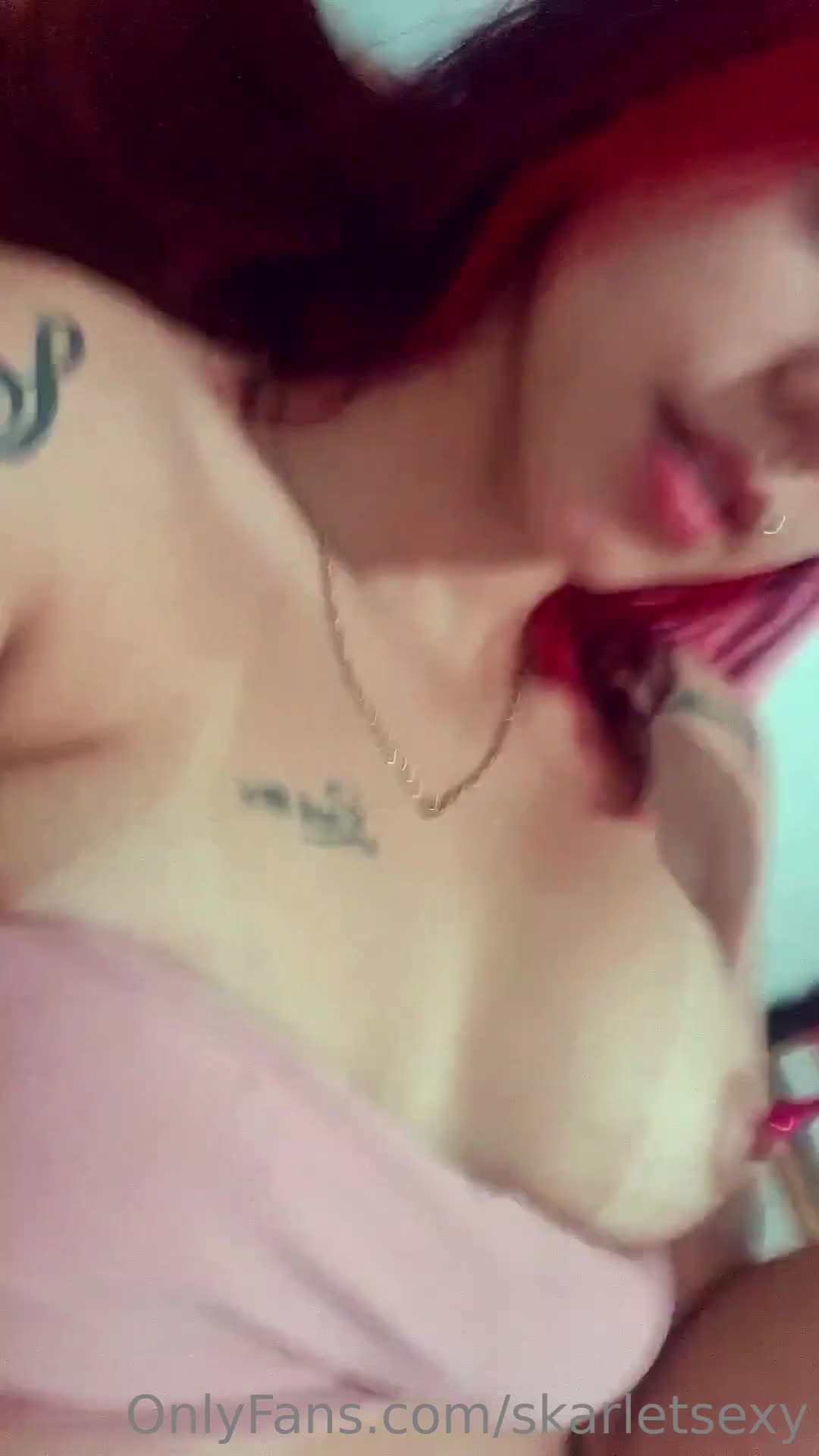 Passionate skarlet giving a traga with the breasts on display