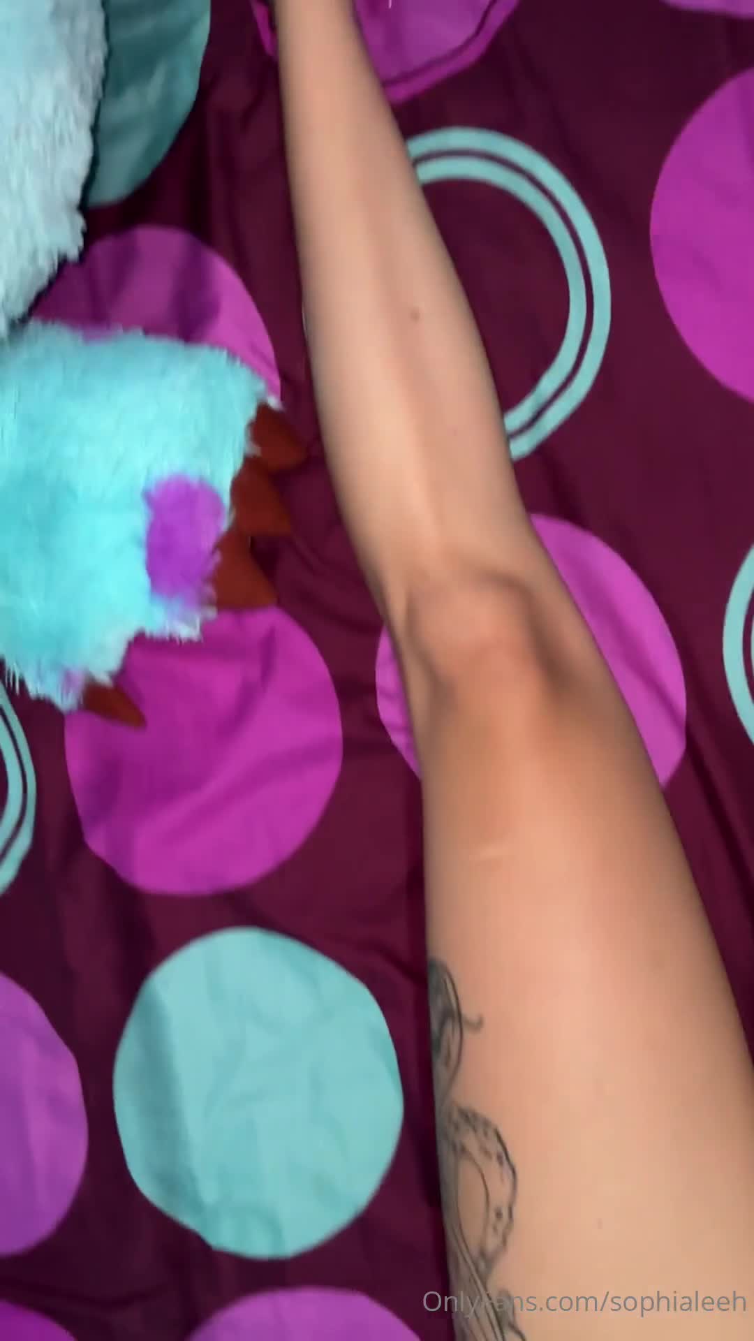 Sophia Leeh, the lover of blowjob, savoring the boy's "pichota"